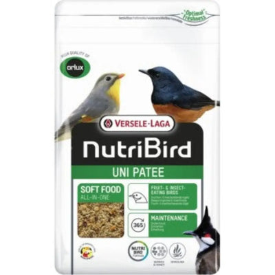 Le Nutribird Uni Patee (1 kg) de Versele-Laga présente des images d'oiseaux vibrantes sur son emballage, mettant en avant « Soft Food All-In-One » pour les oiseaux frugivores et insectivores. Il met l'accent sur la « fraîcheur optimale » avec des icônes illustrant les détails d'entretien et nutritionnels, promettant une valeur nutritive élevée.