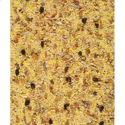 Gros plan sur Orlux Pâtée Sèche Grandes Perruches et Perroquets - 800gr, mettant en valeur le millet jaune, les petits grains, les graines de tournesol, le maïs séché et les raisins secs noirs. Idéal pour les perroquets et les grandes perruches avec sa texture variée en tailles, formes et couleurs.