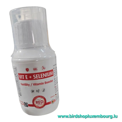 La Vitamine E + Sélénium 100 ml de Red Animals, étiquetée « Fertility / Vitamin Booster », possède de puissantes propriétés antioxydantes pour améliorer la vitalité des oiseaux. Pour en savoir plus, visitez www.birdshopluxembourg.lu.